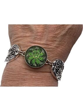 Eclectic Vintage Style Snap Jewelry Bangle Bracelet w/unique Green 18mm snap!